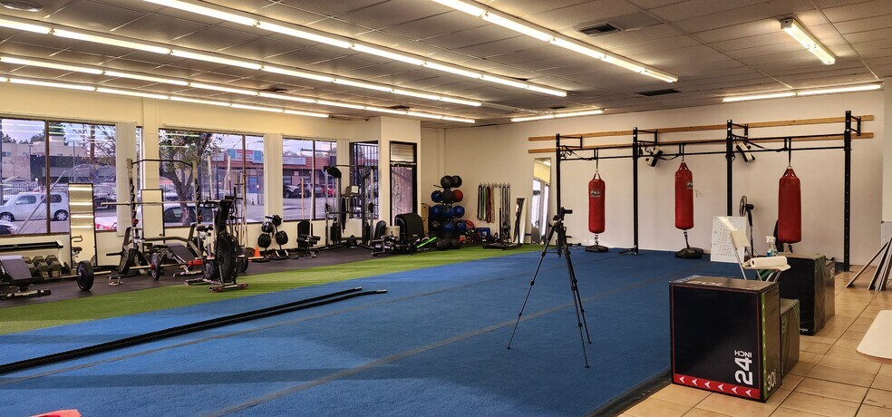 More Photos Of 6724 Lankershim Blvd, North Hollywood Unknown For Lease