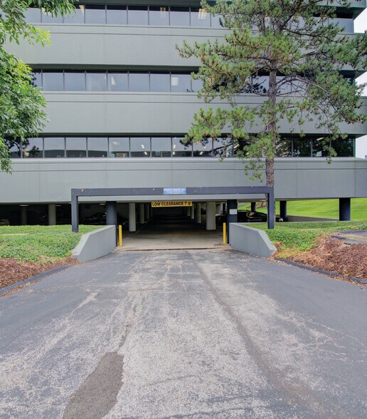 More Photos Of 1610 Des Peres Rd, Des Peres Unknown For Lease