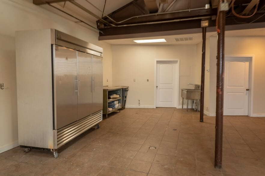 More Photos Of 290 Simpson St, Atlanta Flex For Lease