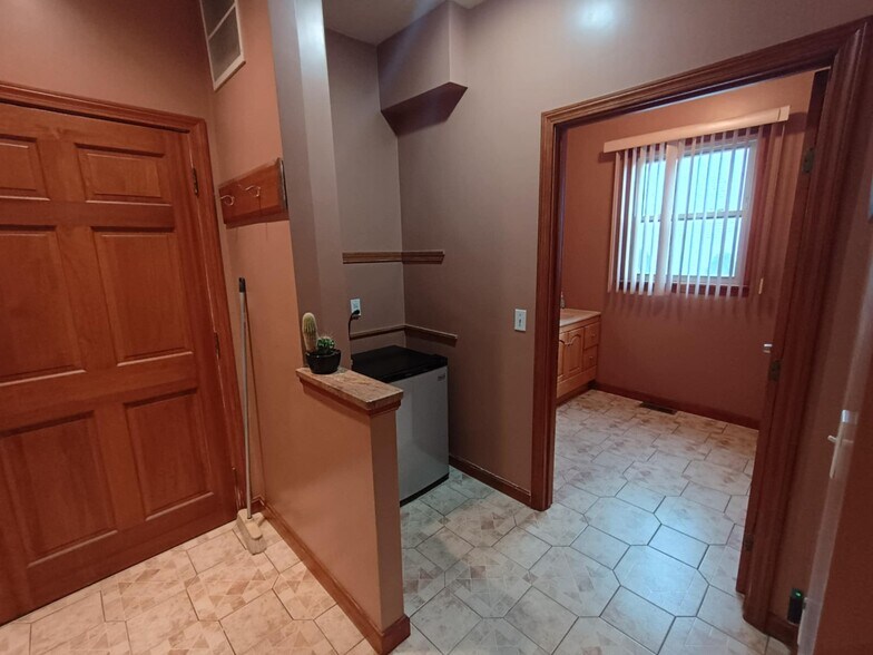 More Photos Of 25 Hamilton St, Saugus Storefront Retail Residential For Lease