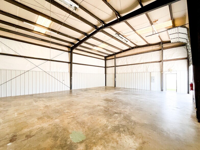 More Photos Of 6720 Exchequer Dr, Baton Rouge Warehouse For Lease