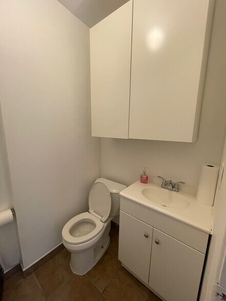 More Photos Of 1800-1808 Wilcox Ave, Hollywood Storefront Retail Office For Lease