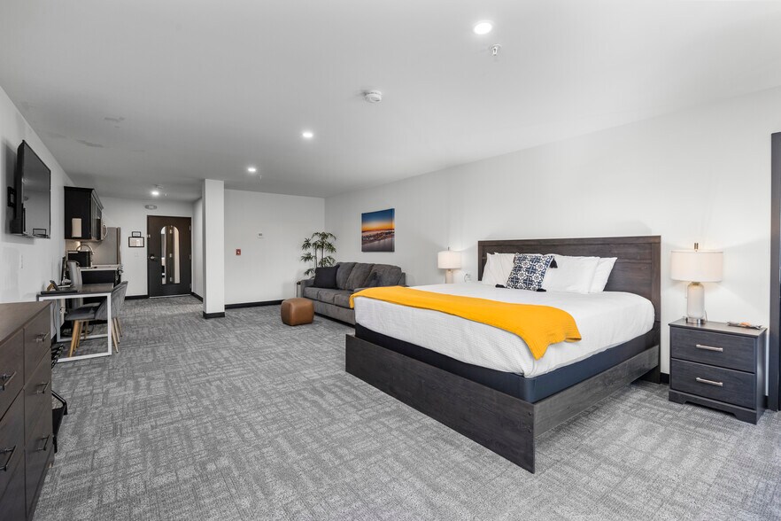 More Photos Of 419 E Market St, Sandusky Hotel For Sale