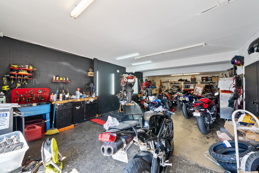 More Photos Of 10853-10855 Venice Blvd, Los Angeles Freestanding For Sale