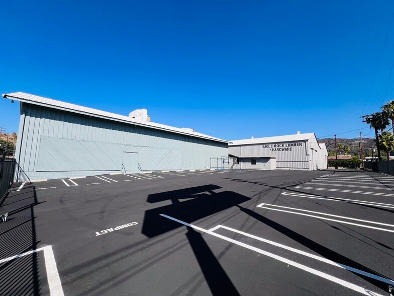 More Photos Of 2219 Fair Park Ave, Los Angeles Warehouse For Lease