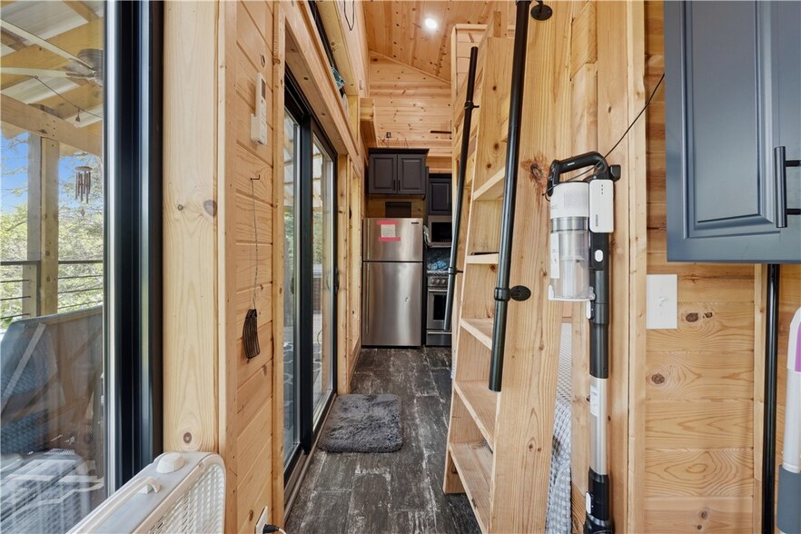 More Photos Of 394 Madison 1555, Eureka Springs Specialty For Sale