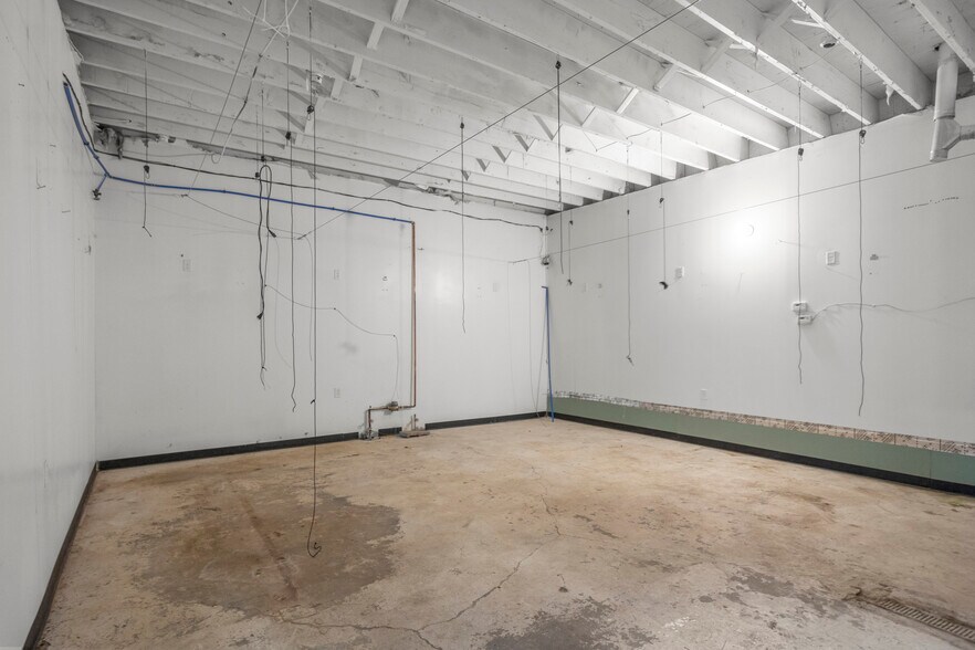 More Photos Of 8411 Southfield Fwy, Detroit Auto Dealership For Sale