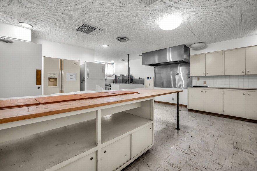 More Photos Of 7707 Florence Ave, Downey Religious Facility For Sale