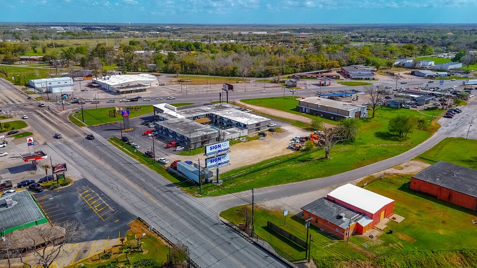 More Photos Of 110 E Highway 6, Alvin Hotel For Sale