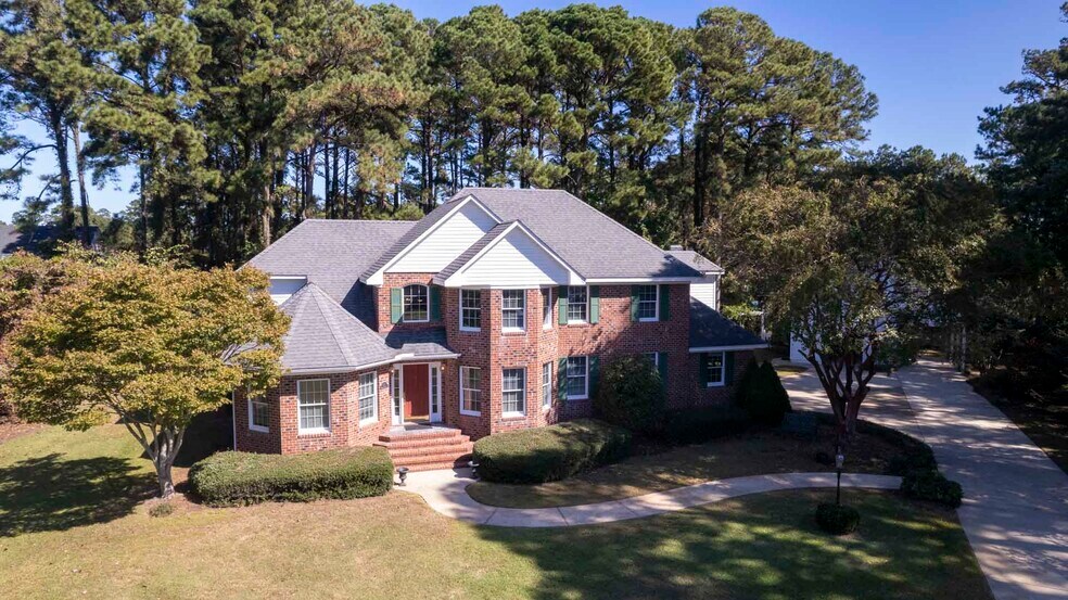 Primary Photo Of 113 Robert Bruce dr, Manteo Flex For Sale