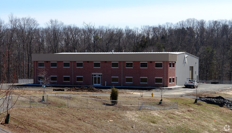 Primary Photo Of 9520 Contractors Ct, Manassas Warehouse For Lease