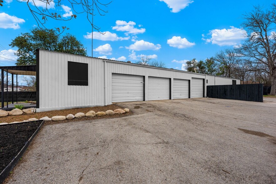 More Photos Of 2610 Memorial Blvd, Kerrville Industrial For Sale
