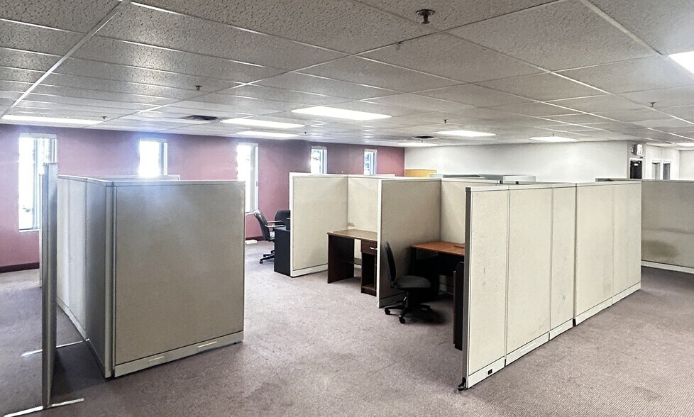 More Photos Of 120 Ilsley Av, Dartmouth Flex For Lease