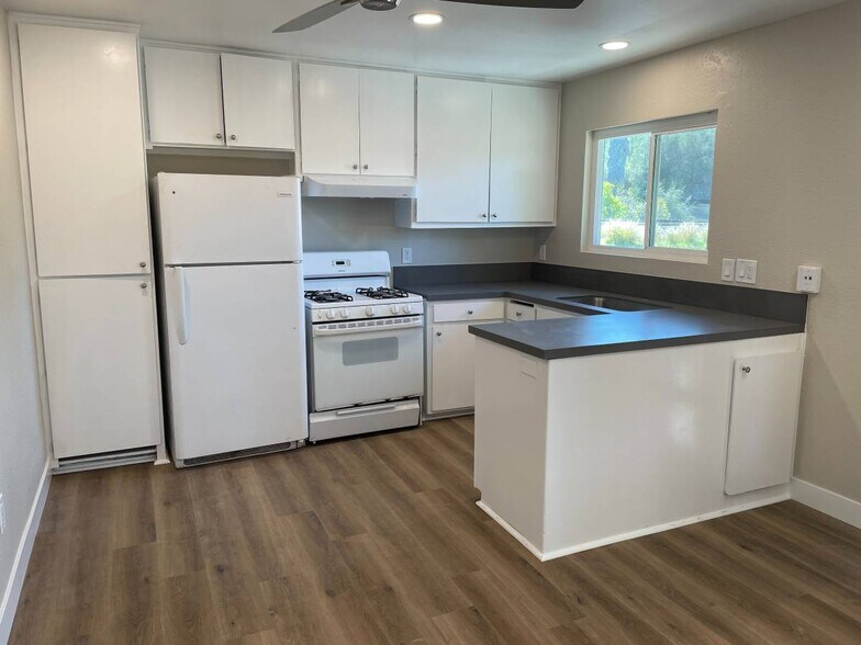 More Photos Of 836 Sinkler Way, Vista Apartments For Sale