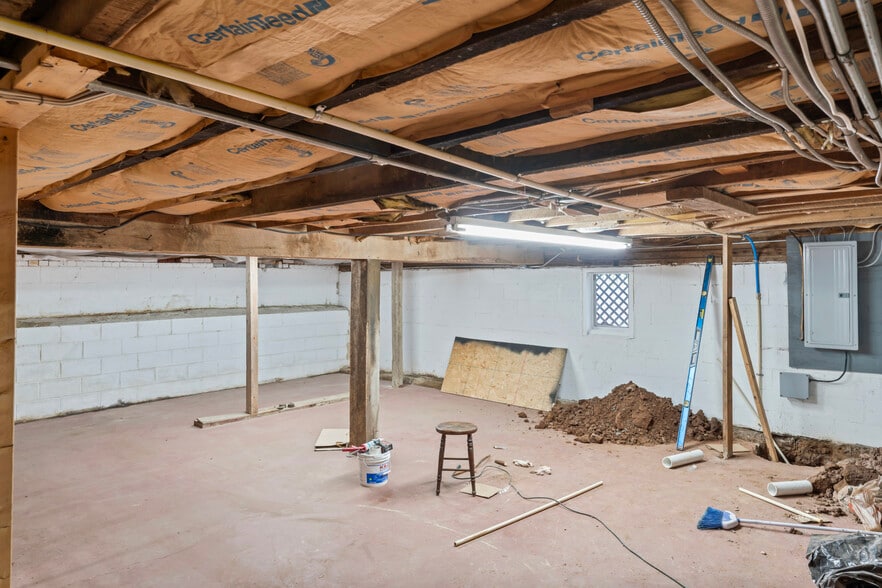 More Photos Of 20704 Ashburn Rd, Ashburn Unknown For Lease