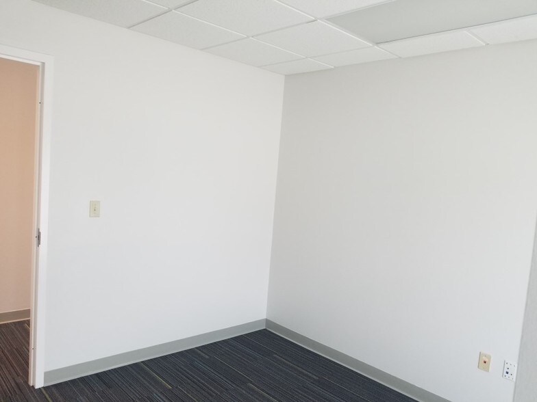 More Photos Of 2500 NW 107th Ave, Miami Office For Sale