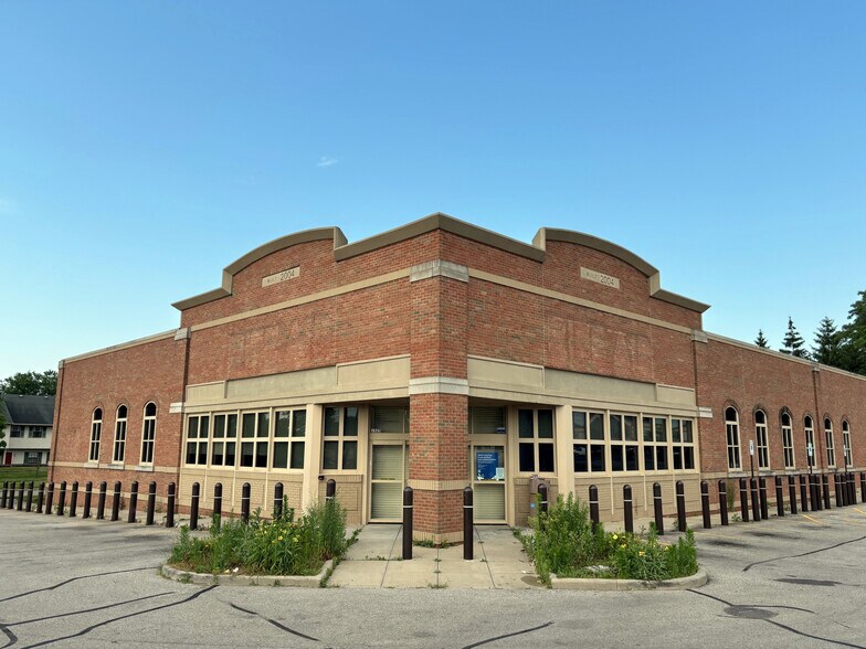 Primary Photo Of 1525 Cherry St, Toledo Drugstore For Lease
