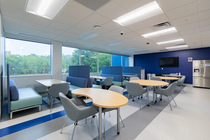 More Photos Of 727 Norristown Rd, Lower Gwynedd Research And Development For Lease