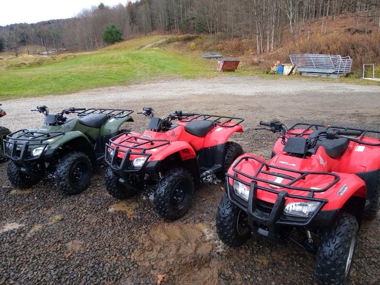 More Photos Of 224 Michael Ln, New Berlin Racetrack For Sale