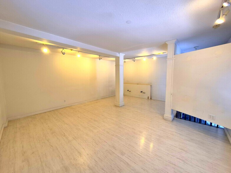 More Photos Of 286 Christina St N, Sarnia General Retail For Lease