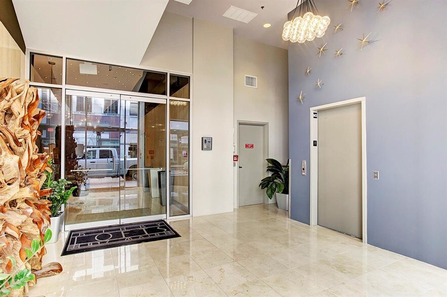 More Photos Of 917 Main St, Houston Multifamily For Sale