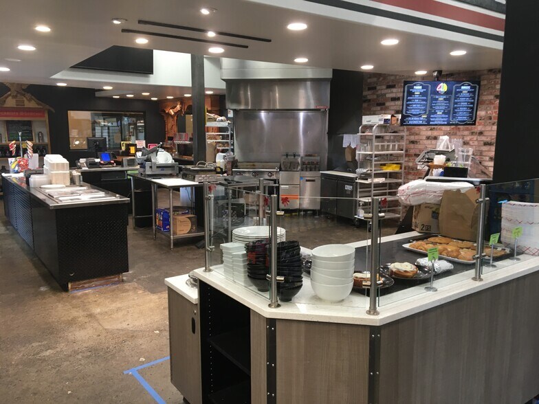 More Photos Of 1912 4th St, La Grande General Retail For Lease