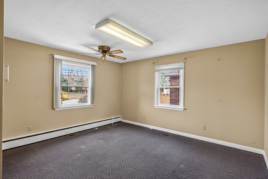 More Photos Of 60-62 Hyde Ave, Vernon Storefront Retail Office For Sale