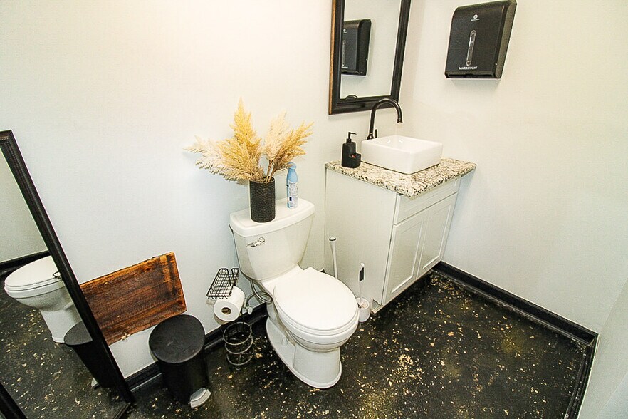More Photos Of 5317 Stanton Rd, Knoxville Medical For Sale