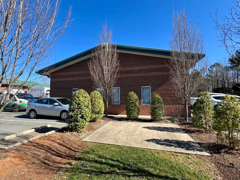 More Photos Of 2028 Independence Commerce Dr, Matthews Office For Lease