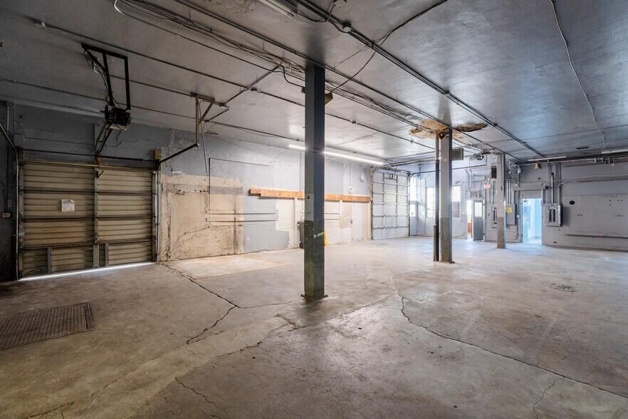 More Photos Of 409 SE Martin Luther King Jr Blvd, Portland Supermarket For Sale