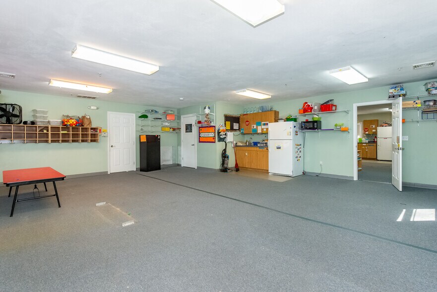 More Photos Of 105 Durham Rd, Dover Daycare Center For Sale