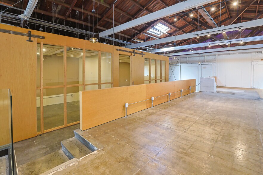 More Photos Of 350-360 Sunset Ave, Venice Warehouse For Lease