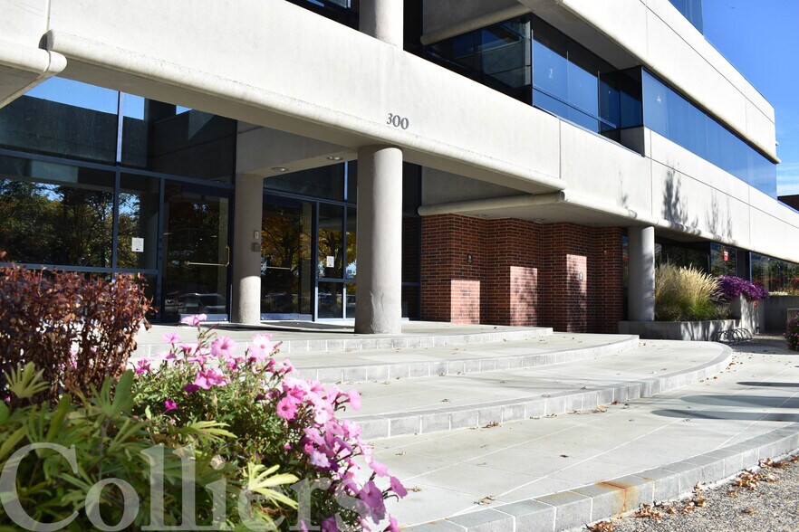More Photos Of 300 E Mallard Dr, Boise Office For Lease