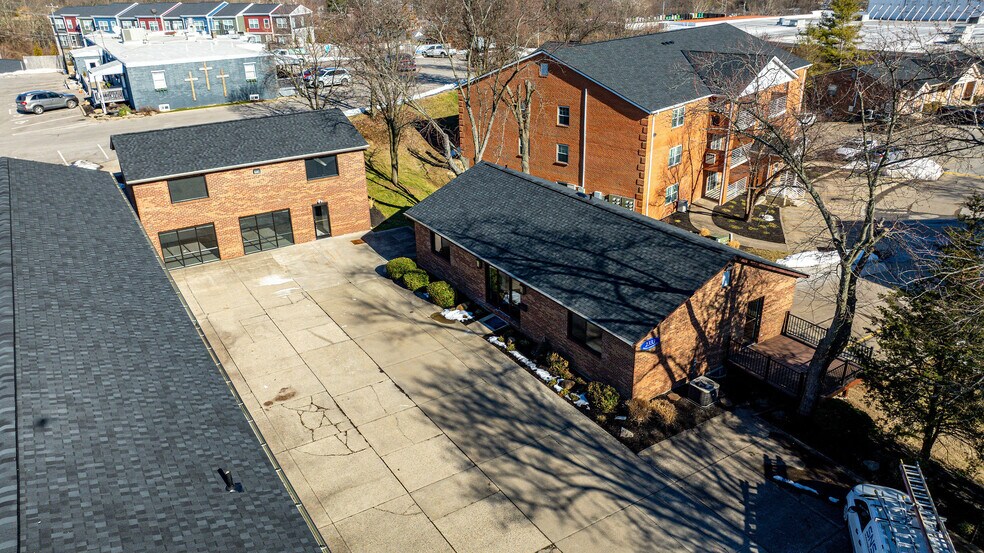 More Photos Of 2327 Anderson Rd, Crescent Springs Office For Lease