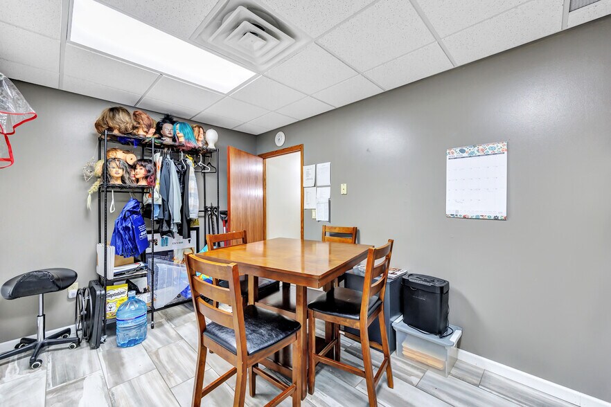 More Photos Of 1780 S Koeller St, Oshkosh Flex For Sale