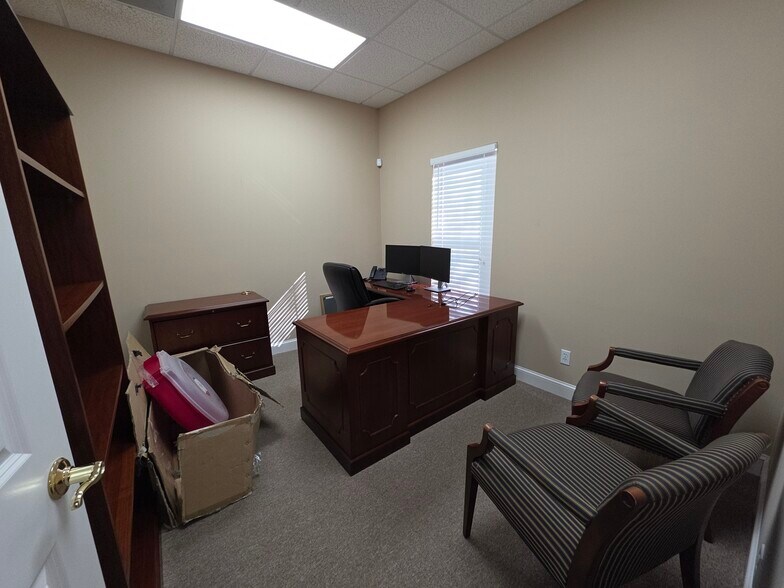 More Photos Of 23 Plantation Park Dr, Bluffton Office For Lease