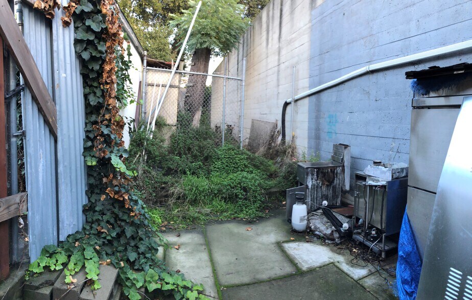 More Photos Of 4140 Telegraph Ave, Oakland Storefront For Lease