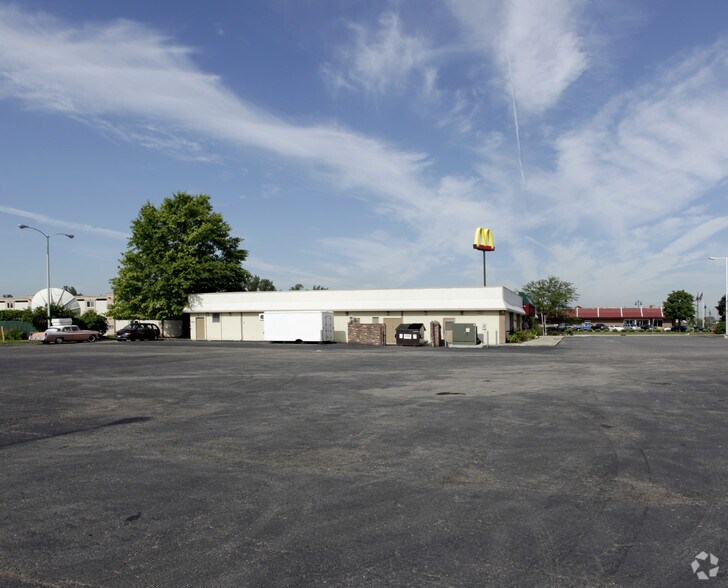 More Photos Of 1947 Stringtown Rd, Grove City Storefront For Lease