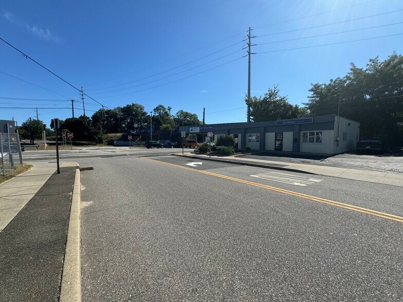 More Photos Of 236 Sunrise Hwy, Lindenhurst Office For Lease