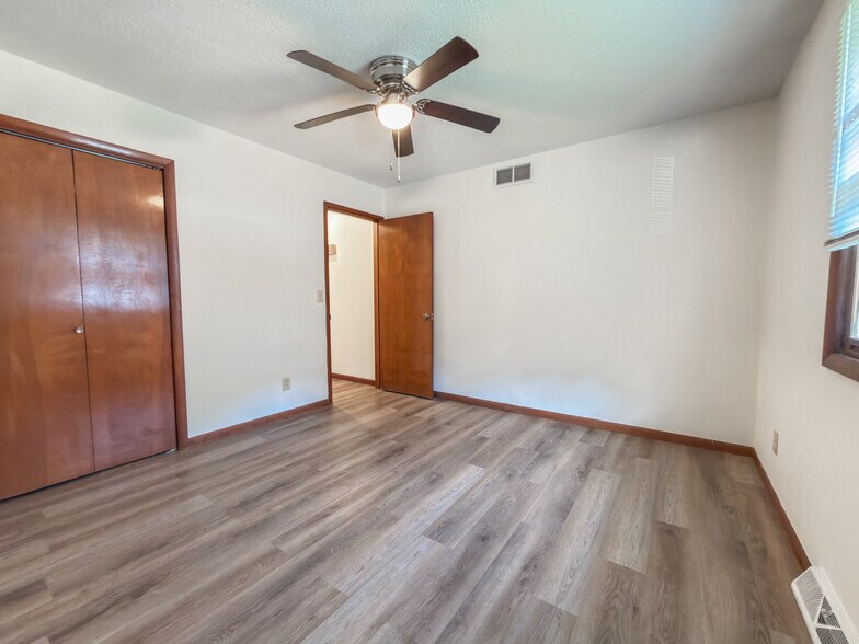 More Photos Of 204 N Walnut St, La Monte Multifamily For Sale