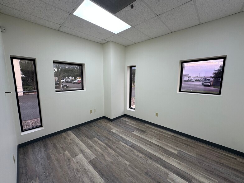 More Photos Of 8408 Amparan Rd, Laredo Warehouse For Lease