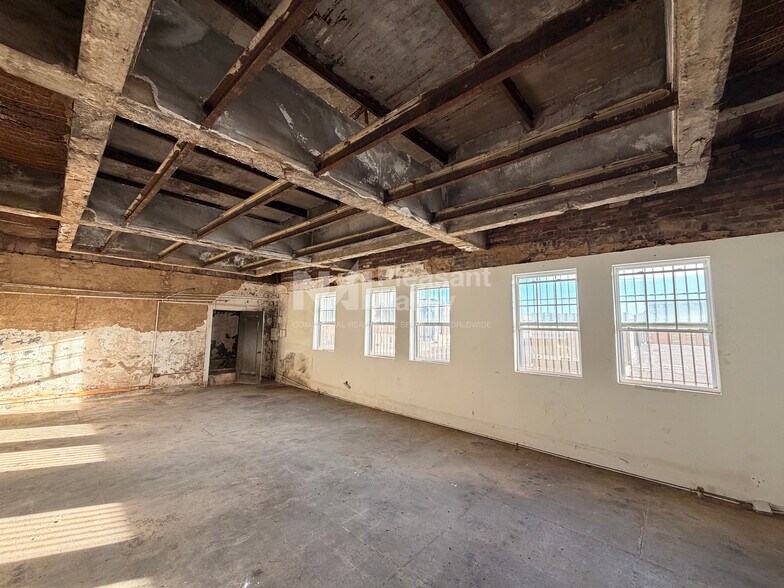 More Photos Of 328 S Main St, Akron Restaurant For Lease