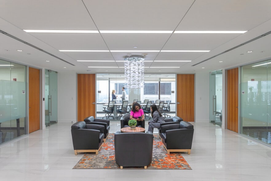 More Photos Of 2 S Biscayne Blvd, Miami Coworking Space