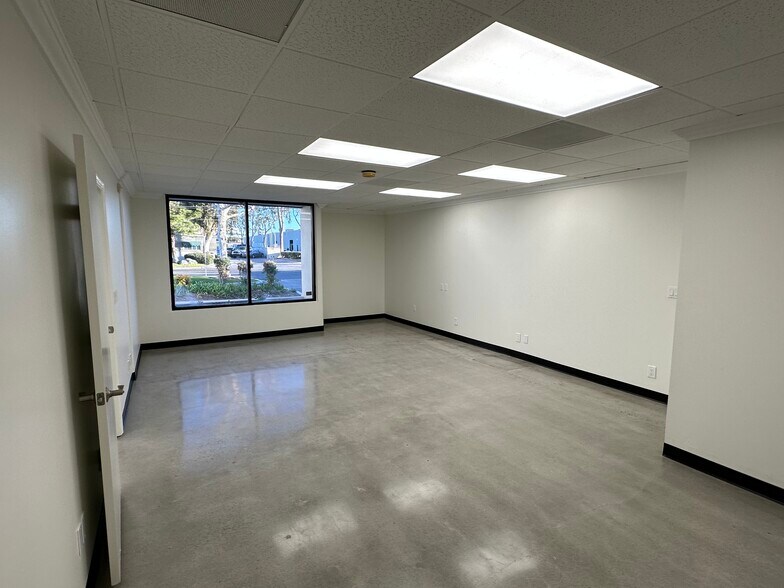 More Photos Of 1850 W Collins Ave, Orange Manufacturing For Lease