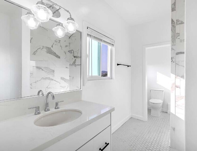 More Photos Of 1625 Vineyard Ave, Los Angeles Apartments For Sale