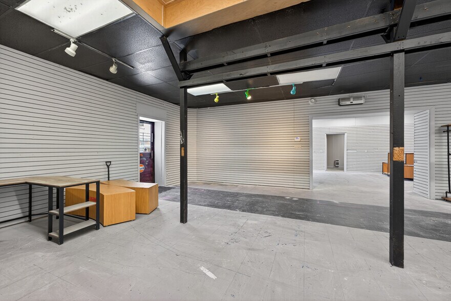 More Photos Of 384 Queen St, Peterborough General Retail For Sale