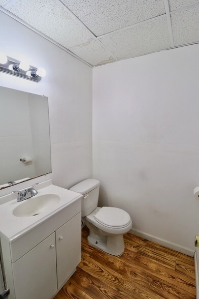 More Photos Of 704 Washington St, Hoboken Storefront Retail Residential For Lease