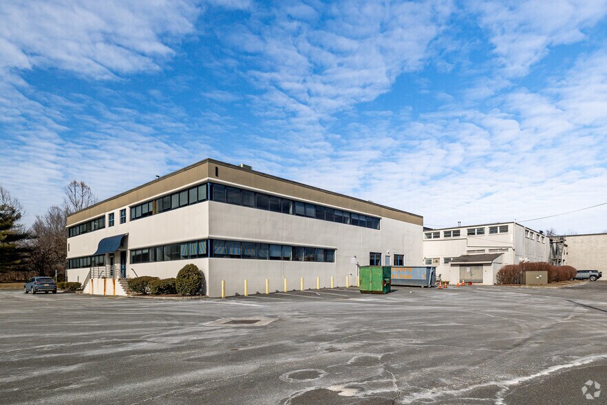 More Photos Of 1 Apollo Dr, Whippany Warehouse For Lease