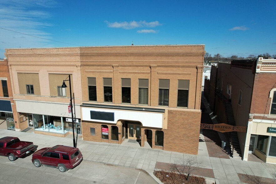 Primary Photo Of 917 Braden Ave, Chariton Bank For Lease