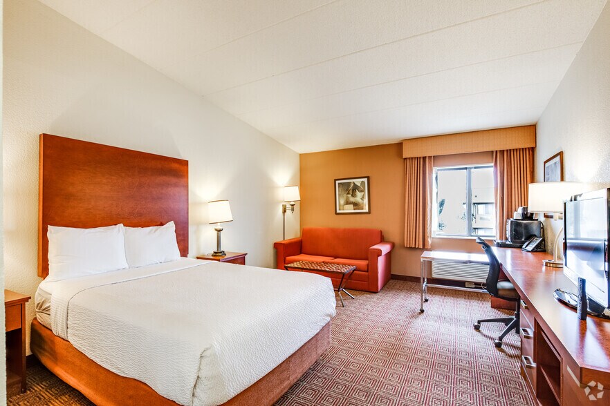 More Photos Of 7815 Nicollet Ave S, Bloomington Hotel For Sale
